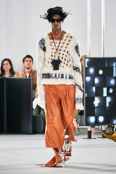 Look 32